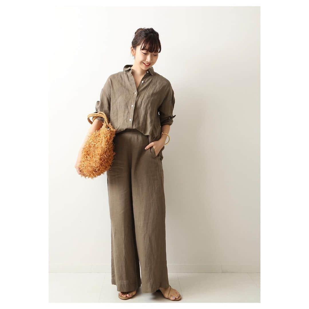 plageさんのインスタグラム写真 - (plageInstagram)「〝Linen Regular シャツ〟﻿ In store now！﻿ ナチュラルな風合いとリラックスした抜け感のあるリネンシャツ。﻿ ドライタッチでさらりとした着心地ながら、﻿ 肌あたりはふんわりと柔らか。﻿ スタンダードなシルエットは﻿ 長く愛用できる一枚です。﻿ ﻿ ¥15,000+tax﻿ col:ピンク/ホワイト/カーキ﻿ size:free﻿ ﻿ #Plage #プラージュ﻿ #baycrews #fashion ﻿ #coordinate」6月23日 21時05分 - plage_jp