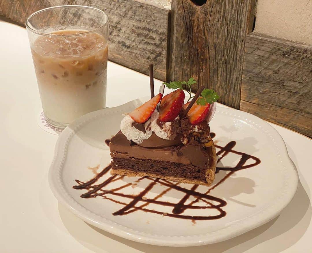 仲村和泉のインスタグラム：「かわいい。🍰🍫☕️﻿ ﻿ ﻿ #カフェ #名古屋カフェ #栄カフェ #カフェスタグラム #cafestagram #過去pic」