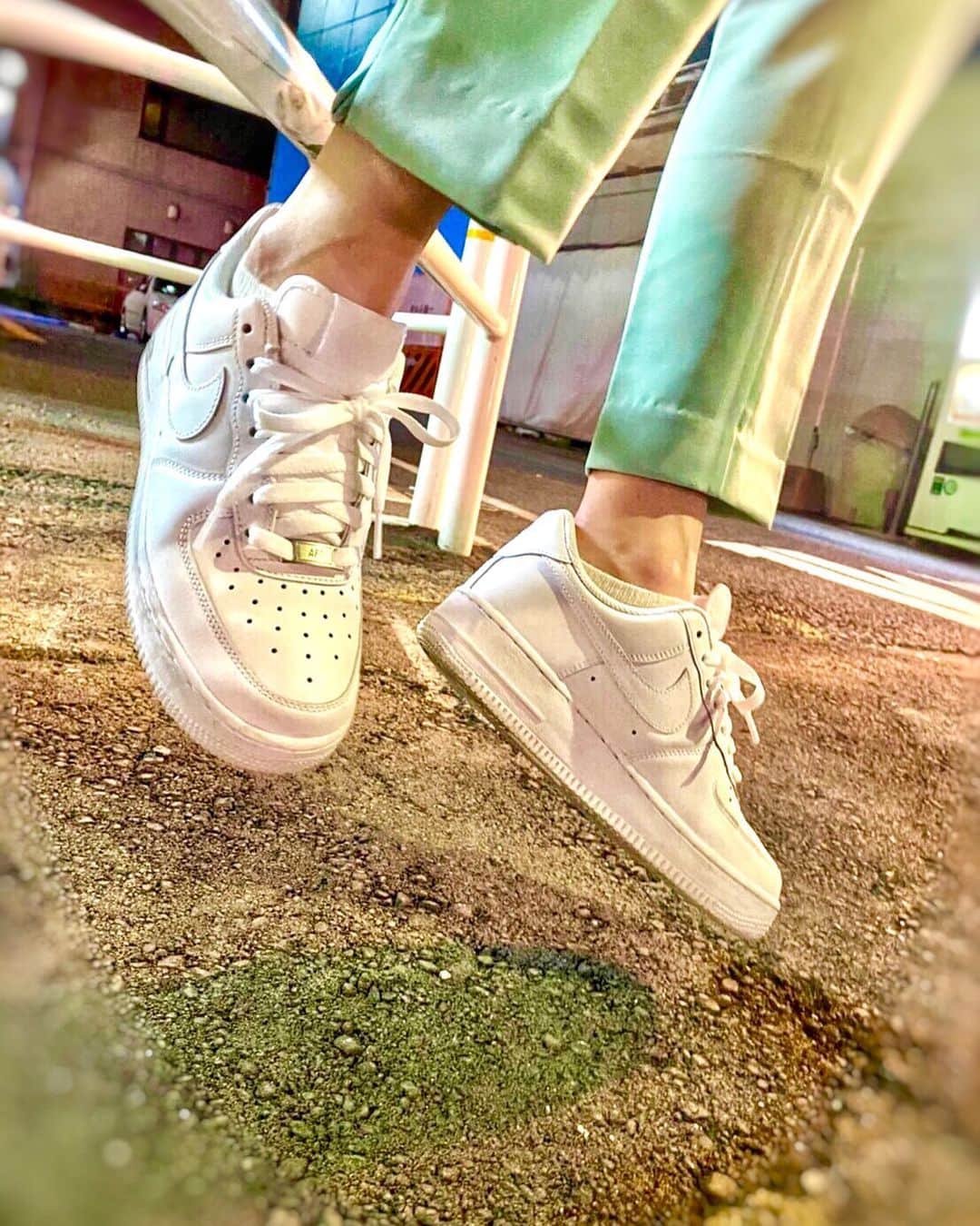 密照幸映さんのインスタグラム写真 - (密照幸映Instagram)「🤍 なんっにでも合う！ 楽ちん！最高✌🏼 . . . #nike #nikeairforce1 #tokyo #sneakers  #fashion #ナイキスニーカー #エアフォース1 #履きやすい」6月23日 21時14分 - saemissho_