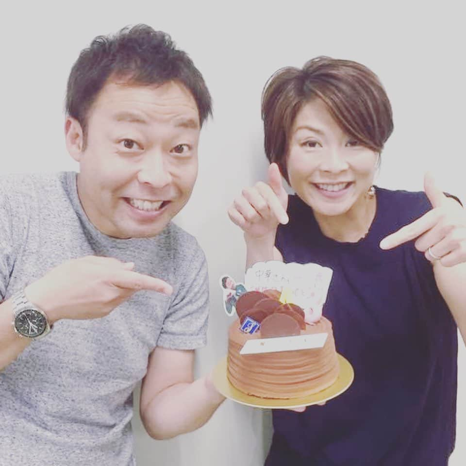 中華首藤さんのインスタグラム写真 - (中華首藤Instagram)「歳取るのはイヤだけどお祝いされるのは嬉しい(*´∇｀*)前の写メを見直したら、当たり前だけどやっぱ若い（笑） #fmkパンゲア火曜日 仲良しメンバー✨最高！毎年ありがとうございます☆ #エフエム熊本  #パンゲア  #ローカルタレント  #熊本  #大分  #パーソナリティ  #中華首藤 #6月29日生まれ  #パンゲア火曜日が出来るのはマッキーのおかげ」6月23日 21時21分 - chuuka_shutou