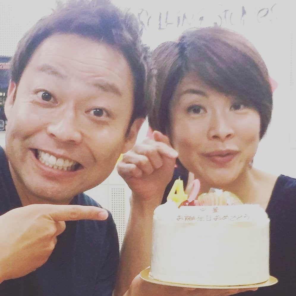 中華首藤さんのインスタグラム写真 - (中華首藤Instagram)「歳取るのはイヤだけどお祝いされるのは嬉しい(*´∇｀*)前の写メを見直したら、当たり前だけどやっぱ若い（笑） #fmkパンゲア火曜日 仲良しメンバー✨最高！毎年ありがとうございます☆ #エフエム熊本  #パンゲア  #ローカルタレント  #熊本  #大分  #パーソナリティ  #中華首藤 #6月29日生まれ  #パンゲア火曜日が出来るのはマッキーのおかげ」6月23日 21時21分 - chuuka_shutou