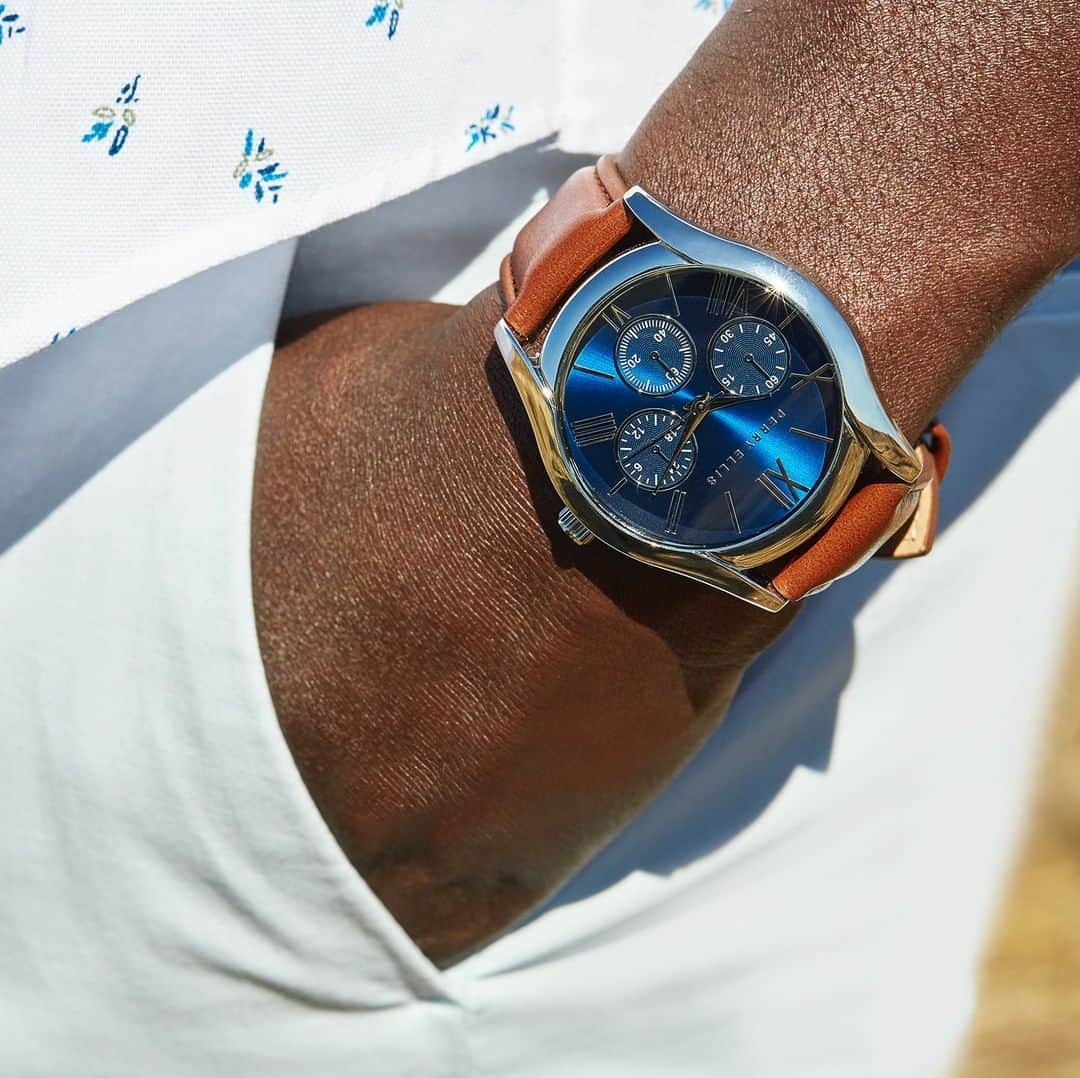 ペリーエリスのインスタグラム：「No matter the time, never miss a beat with our range of classic timepieces #lifereadysince1976」