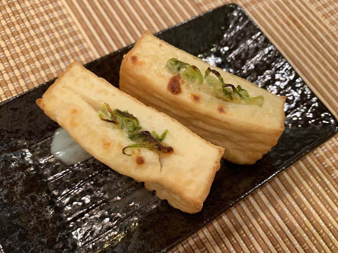 嶋梨夏さんのインスタグラム写真 - (嶋梨夏Instagram)「お外から全然見えないけど、お味噌とマヨネーズが挟まってて美味しい厚揚げさんになっています🥰トースターで焼くだけの簡単レシピ🥳✨✨✨ . . . . . #おうち時間 #stayhome #おうちごはん #自炊 #簡単おつまみ #簡単レシピ #厚揚げ #油揚げ #味噌マヨ #アラサー女子 #丸顔 #ショートボブ #ぷに子 #ぽっちゃり #photooftheday #JAPAN #japanesegirl #avex #avexmanagement #instagood #followme #シマリカご飯 #しまりか手乗りごはん #ricashima #嶋梨夏」6月23日 21時44分 - shimarica_jp
