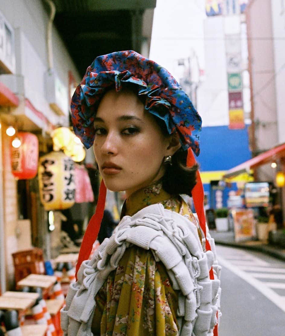 Megumuのインスタグラム：「"Numb in Nakano"  @veinmagazine 🖤  Photographer - @yuki.kp Hair - @eri_hair Make-up - @miyazakimutsumi_  Wardrobe - @jessette.nyc #styledbyjessette」