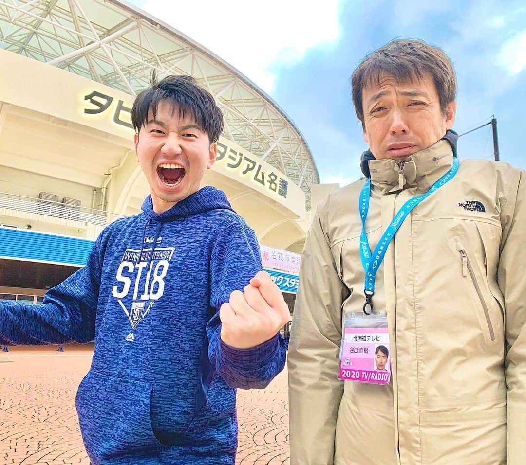 福田太郎のインスタグラム：「⚾︎清き一票を⚾︎ ついにプロ野球が開幕🏟 実況アナウンサーも気合十分です🔥 と！そんな中、スポナビで衝撃のアンケートが！ 回答は今夜締切だそうです。 もし良ければ、アプリを開いてみてください🙋‍♂️ ⠀ 3人ずつ選べたので、僕はお世話になってる 大先輩アナ＆解説の方々に入れました✌️ ⠀ #スポナビ #プロ野球 #解説 #ファイターズ #OB #岩本勉 さん #建山義紀さん #森本稀哲 さん #HTB #谷口直樹 先輩　写真変な顔しがち🥶（わざと） #テレビ朝日 #清水俊輔 #アナウンサー #福田太郎 憧れの先輩の背中を追いかけ精進します🔥 #lovefighters #羽撃く #北海道日本ハムファイターズ」