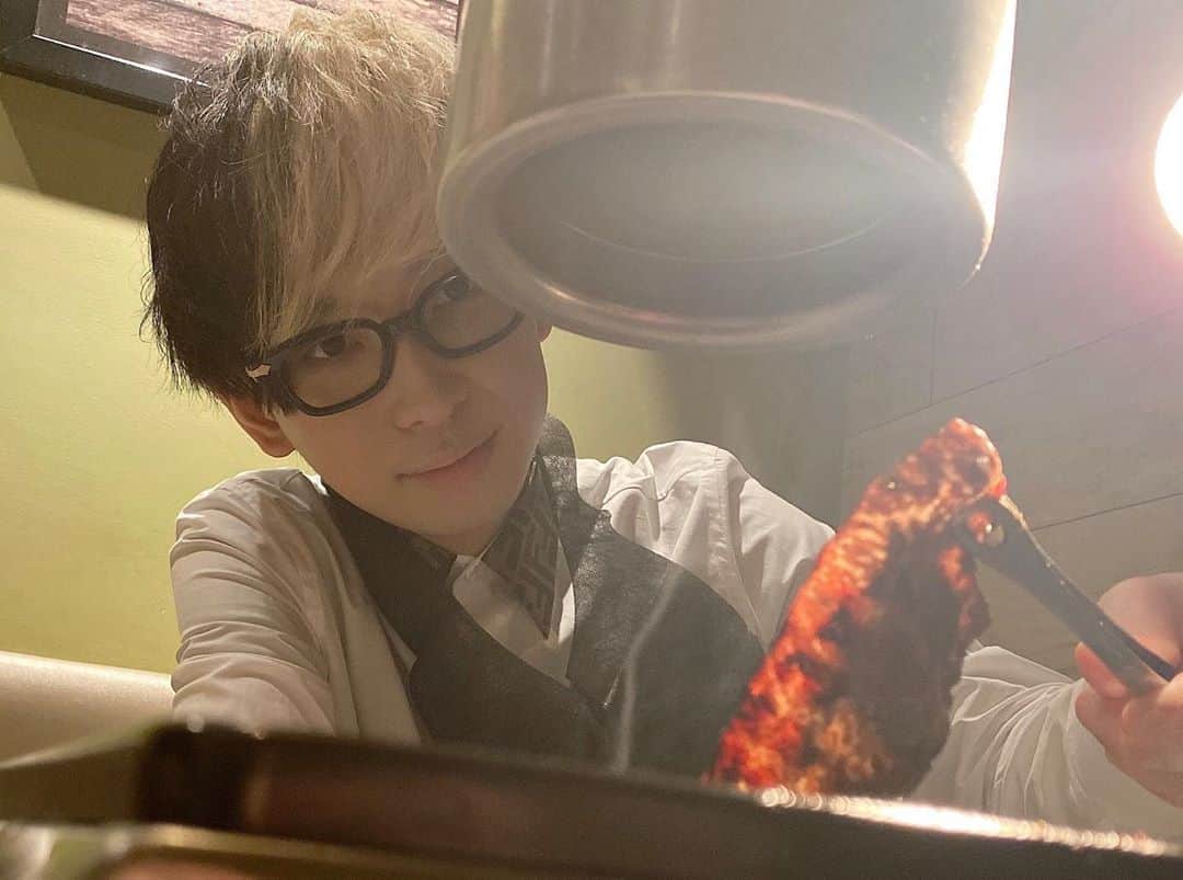 Hikaru（ヒカル）さんのインスタグラム写真 - (Hikaru（ヒカル）Instagram)「お昼に焼肉ランチ #インスタ映え #撮影者はYouTuber #いずれ動画になる #肉食べすぎてこの後新ビオフェルミンS飲んだ」6月23日 21時48分 - tadanokarisuma