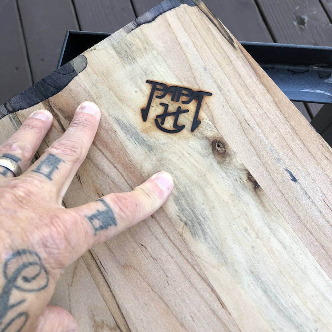 メタリカさんのインスタグラム写真 - (メタリカInstagram)「One week left to enter for your chance to own a set of James Hetfield original end tables! These gorgeous hand-crafted tables were designed and built at home by James himself and have recently been branded by a new Papa H logo on the underside of the wood surface.  Don’t miss your chance. Every $10 = 1 entry and all proceeds benefit the @allwithinmyhandsfoundation. Funds raised by this campaign specifically will go toward welding programs funded by the #MetallicaScholars initiative. Time is running out!  Visit talli.ca/jh-tables to enter. #MetallicaGivesBack #AWMH」6月24日 7時19分 - metallica