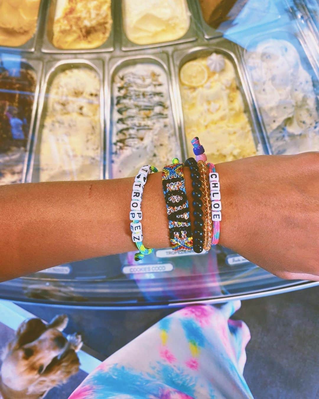 ダニジョーのインスタグラム：「#icecream for dinner with sprinkles on top? Pretty please 🍦🌈🥳」