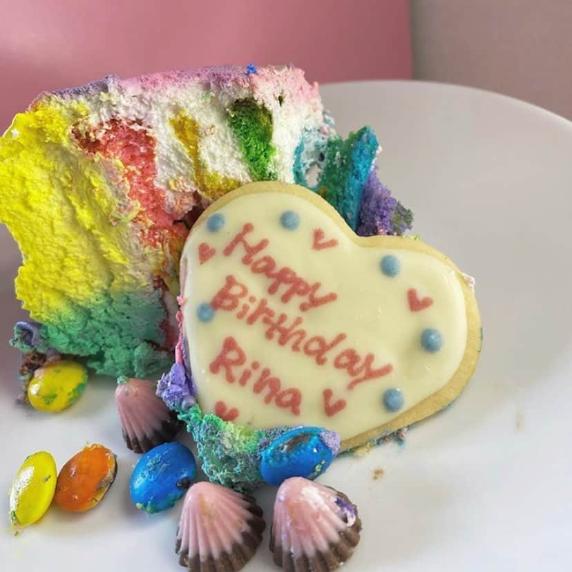 畠山あやなのインスタグラム：「* たくさんのお祝いありがとうございました🤤🍒 * #畠山彩奈#お誕生日#誕生日#6月20日#620#ケーキ#ホールケーキ#誕生日ケーキ#インスタ映え#RINA#happybirthday#cake.jp#ケーキ通販#通販#通販サイト#デザインケーキ#高校3年#フォローミー#instagram#instagood#jk#jk3#followme#お祝い#ありがとうございました」
