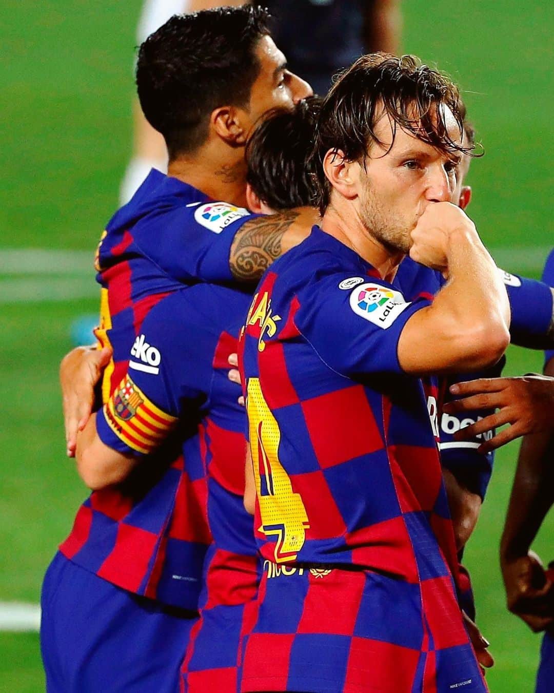 LFPさんのインスタグラム写真 - (LFPInstagram)「🤜🏻 B E T T E R 🌟 T O G E T H E R 🤛🏻 • #LaLiga #LaLigaSantander #Barça #Football #Goals」6月24日 7時53分 - laliga
