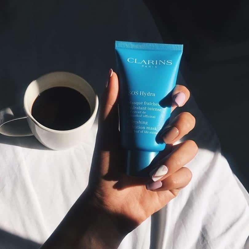 CLARINSさんのインスタグラム写真 - (CLARINSInstagram)「Self-care moment with SOS Hydra Refreshing Hydration Mask 💦💦💦 after 10 minutes, skin is left ultra hydrated and glowing!」6月24日 8時13分 - clarinsusa