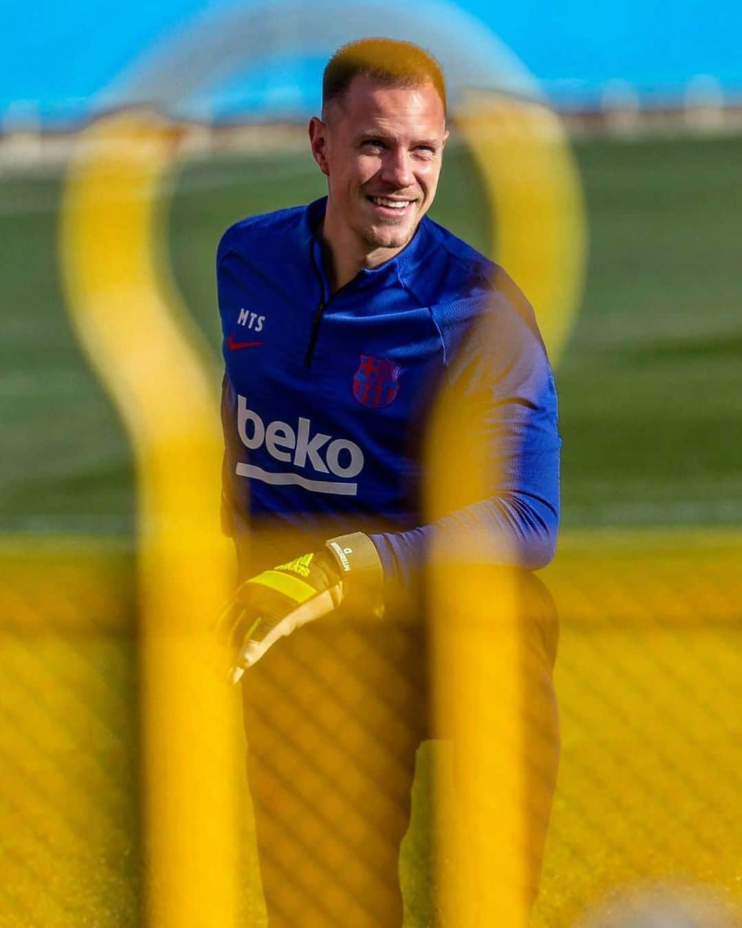 LFPさんのインスタグラム写真 - (LFPInstagram)「⛔️ 𝐓𝐇𝐄 𝐖𝐀𝐋𝐋 ⛔️ • @mterstegen1 has not conceded a goal since the return of #LaLigaSantander! 🦸🏼‍♂️ • ¡#TerStegen no ha recibido ningún gol desde que volvió #LaLiga Santander! 🦸🏼‍♂️ • #Football #Barça #Saves #Goalkeeper」6月24日 8時32分 - laliga