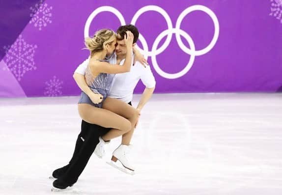 カーステン・ムーア＝タワーズのインスタグラム：「Happy Olympic Day!! A movement so much bigger than competition and sport; and something I am so proud to be a part of. These are some of my favourite photos from the 2014 and 2018 games. I was inspired by @ericradford85’s post about ‘big’ versus ‘intimate’ Olympic moments and could really relate to his thoughts.  Sometimes it was so loud (literally and metaphorically) and at times really quiet and reflective. Moments of revelling in the joy that is the Olympics, and those of reflection, when I couldn’t quite piece together how the heck we actually made it happen (with ALOT of help from so many amazing people). I’m grateful for both spectrums and everything in between ✨#olympicday」