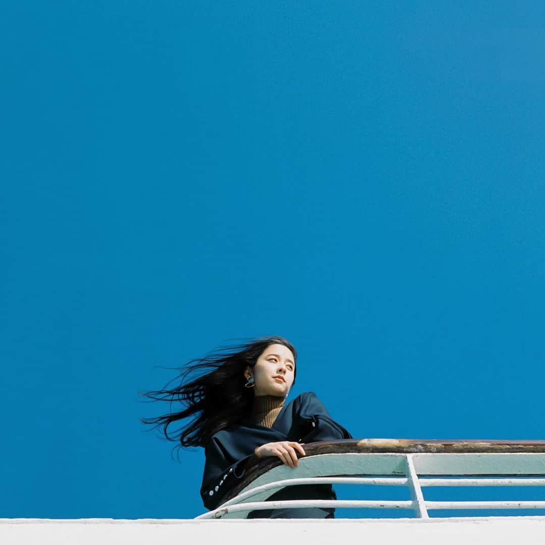 濱田英明のインスタグラム：「@mayuhotta, 2019 #pentax67」