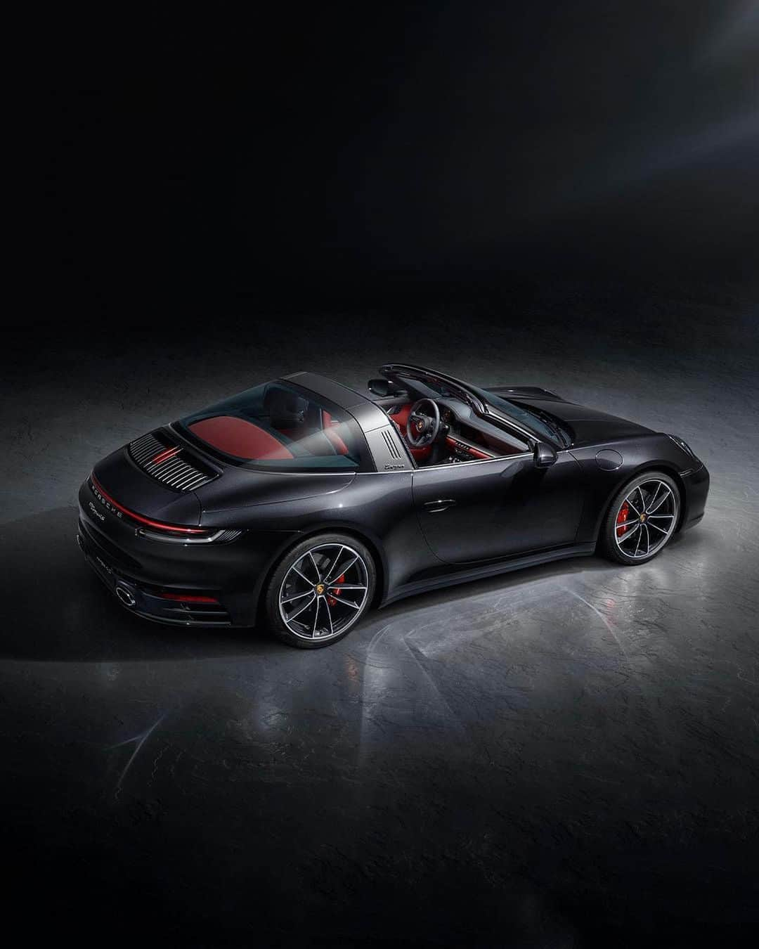 Porscheさんのインスタグラム写真 - (PorscheInstagram)「That defining 911 silhouette topped with a window to the world. The new Targa unveils ultimate driving conditions with its fully automatic roof system opening and closing in under 20 seconds. #TimelessMachine  __ 911 Targa 4: Fuel consumption combined: 9,8 l/100 km; CO2 emissions: 223 g/km. 911 Targa 4S: Fuel consumption combined: 10,3 - 9,9 l/100 km; CO2 emissions: 235 - 227 g/km.」6月24日 0時00分 - porsche