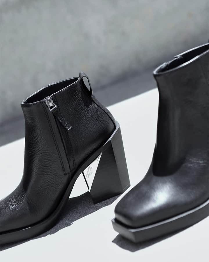 ユナイテッドヌードさんのインスタグラム写真 - (ユナイテッドヌードInstagram)「SRxUN //// Our limited edition collection of unisex heeled boots are a collaboration with @shaunross. This shoe questions gender stereotypes in the world of fashion, stating that heels can be for everyone, no matter who you are and how you identify. //// #SRxUN @shaunross @romansipe⁠ .⁠ .⁠ .⁠ #unitednude #shaunross #srxun #collaboration #unisex #mensheels #heelsformen #unisexfashion #mensfashion #heelsforwomen #killerheels #exclusive #nyfw #les #nyc #losangeles #worldwide #architecture #design #footweardesign」6月24日 0時01分 - unitednude