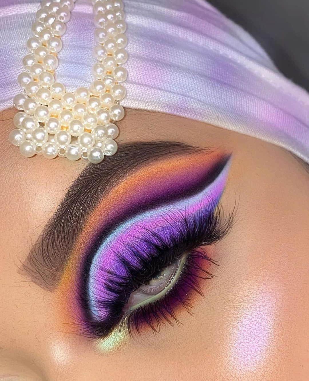 Jeffree Star Cosmeticsさんのインスタグラム写真 - (Jeffree Star CosmeticsInstagram)「We are living for this stunning look @shabiha_islam created using our #jawbreaker & #minibreaker eyeshadow palettes 🎨💖 #jeffreestarcosmetics」6月24日 0時05分 - jeffreestarcosmetics