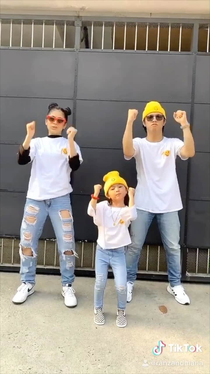 Niana Guerreroのインスタグラム：「ayoooo 🤟🏼 @ranzkyle @onewithnatalia #siblinggoals ❤️」