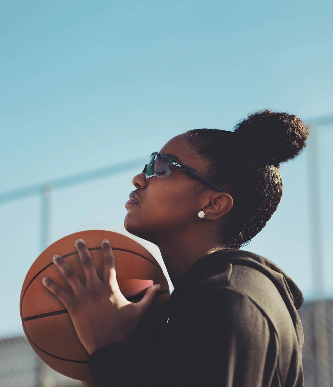 OAKLEYのインスタグラム：「Love sport. Live life. ❤️#ForTheLoveOfSport」