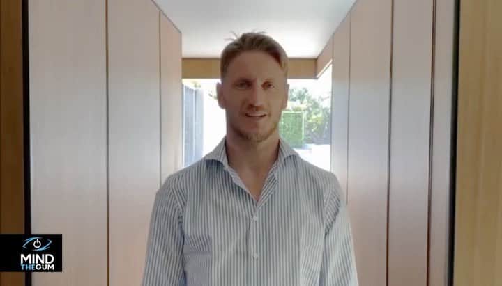 イニャツィオ・アバーテのインスタグラム：「Conoscete @mindthegum ? È un progetto a cui ho deciso di partecipare perché per raggiungere gli obiettivi che ci si pone bisogna prima allenare la mente.... @mindthegum con le sue 15 componenti attive, fra cui caffeina, vitamine e antiossidanti, aiuta concentrazione ed energia mentale. Potete scoprire di più anche sul loro sito www.mindthegum.com #mindthegum #mindcoach」