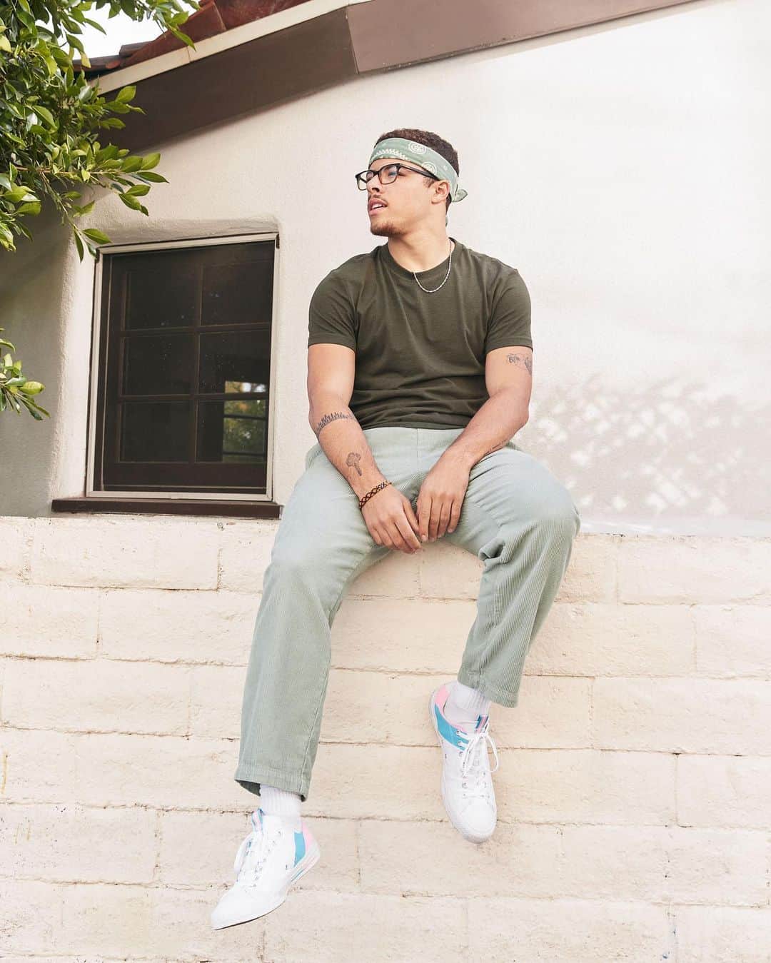 converseさんのインスタグラム写真 - (converseInstagram)「“I’m happy that the More Color, More Pride message is out there at a time like this,” says 22-year-old Cassius, a photographer and filmmaker out of L.A. “The issue the Black community is facing right now is not new by any means, but our protests and conversations are creating change and people are being forced to listen to us.”⁣ ⁣ Head to our stories to see how Cassius is being a strong ally to the LGBTQIA+ community through the protests, the pandemic, and Pride. #ConversePride」6月24日 0時11分 - converse