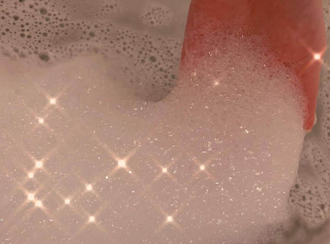 三浦サリーのインスタグラム：「. 🛁👣」