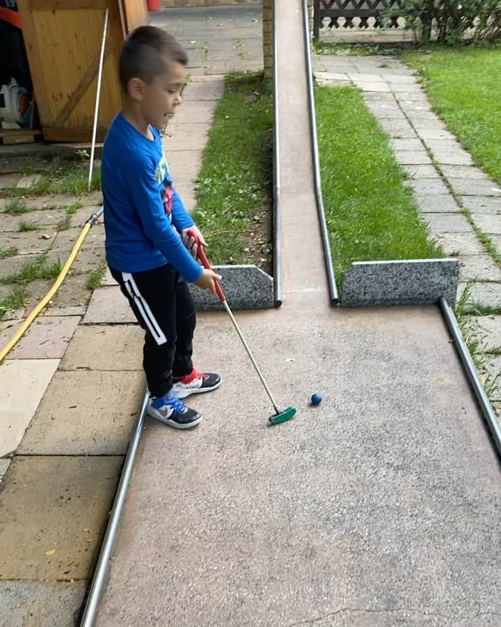 イヴァン・ペリシッチのインスタグラム：「.. teach them young ⛳️ .. #Lele🐯」