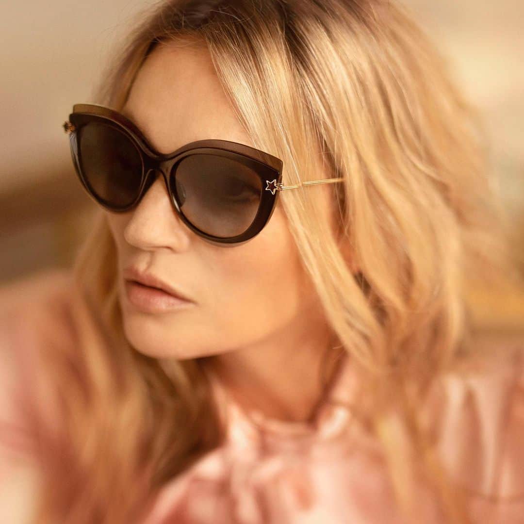 Jimmy Chooさんのインスタグラム写真 - (Jimmy ChooInstagram)「Discover the Pre-Fall 2020 collection to fuel dreams of bohemia with a touch of requisite glamour, featuring Kate Moss #INMYCHOOS」6月24日 1時06分 - jimmychoo