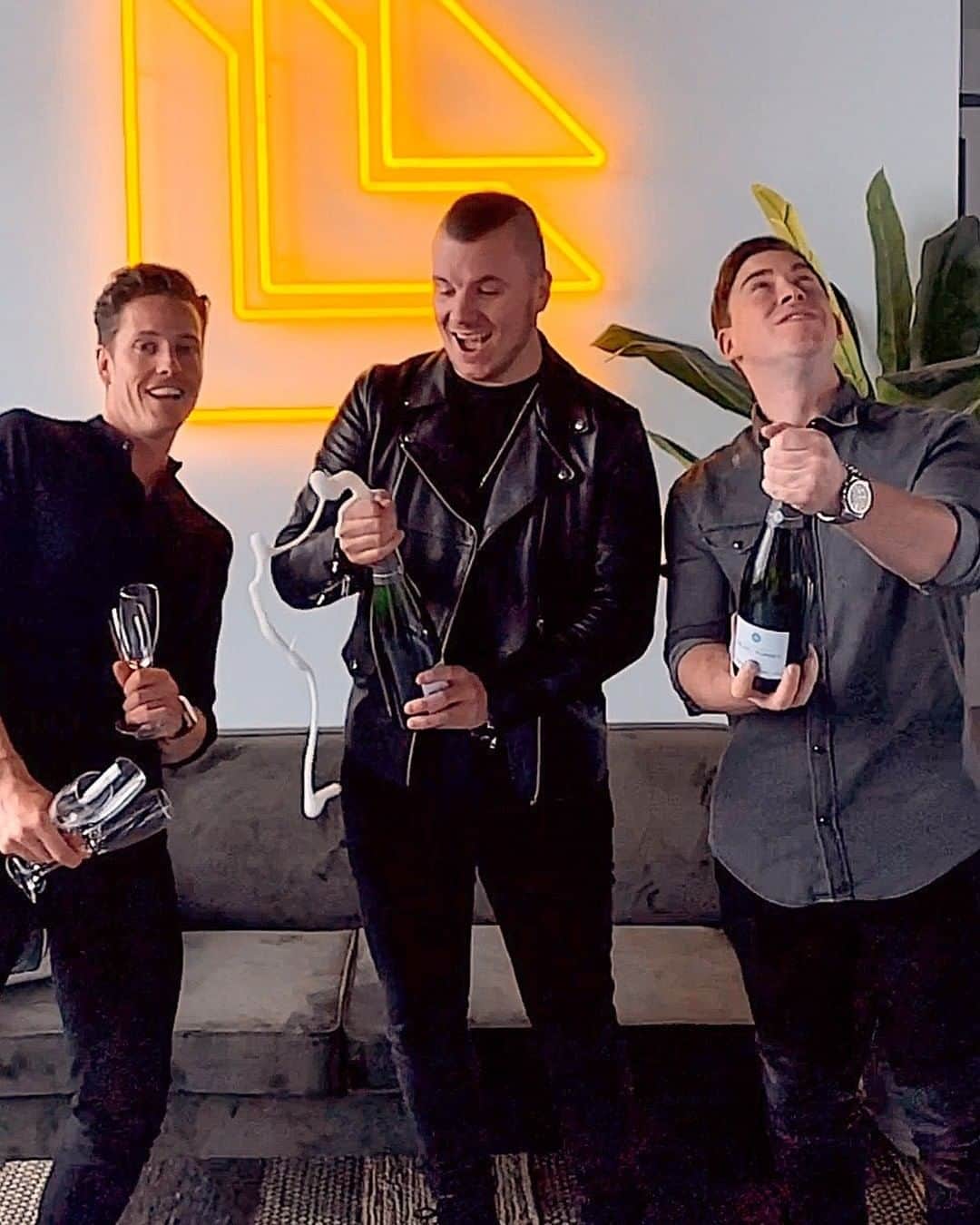 SICK INDIVIDUALSのインスタグラム：「Popping bottles with the bossman @hardwell 🍾 !」