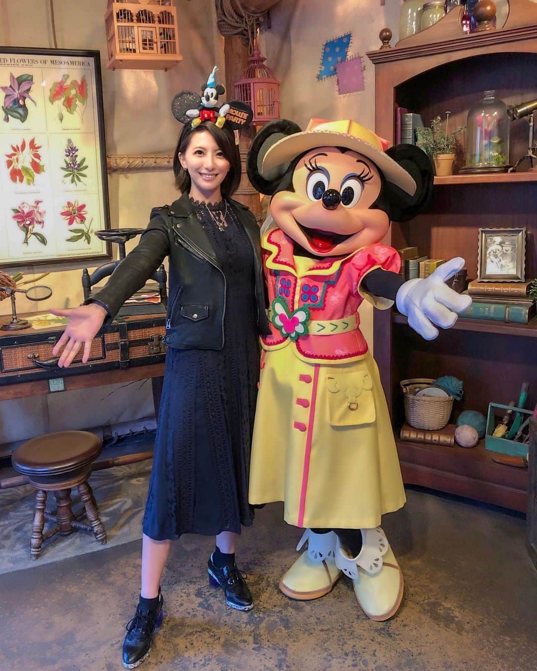 矢部あやのインスタグラム：「201904 Mickey & Friends' Greeting Trails 一昔前のギャルになりがち ・ #」