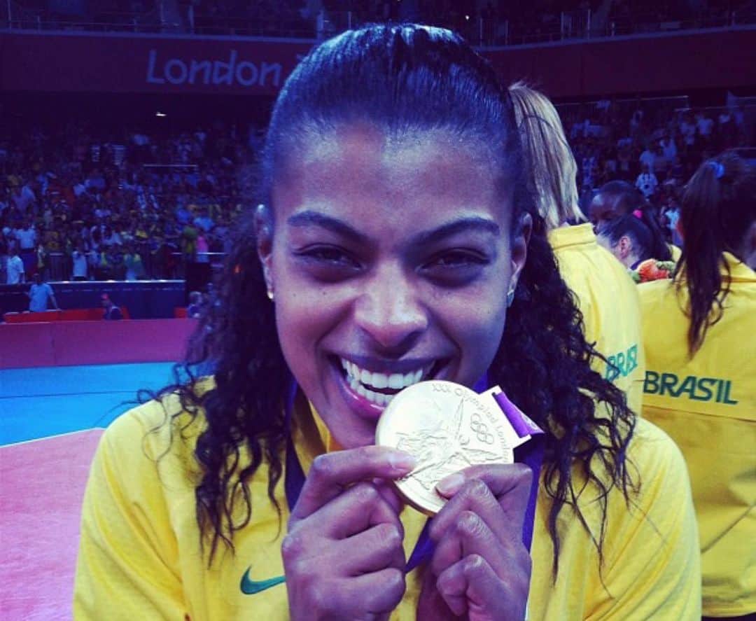 フェルナンダ・ロドリゲスさんのインスタグラム写真 - (フェルナンダ・ロドリゲスInstagram)「Dia olímpico! Me sinto muito grata por ter representado o Brasil em duas olimpíadas e por ter conquistado o outro em Londres! #gratidao #london2012 #rio216」6月24日 1時18分 - fegaray