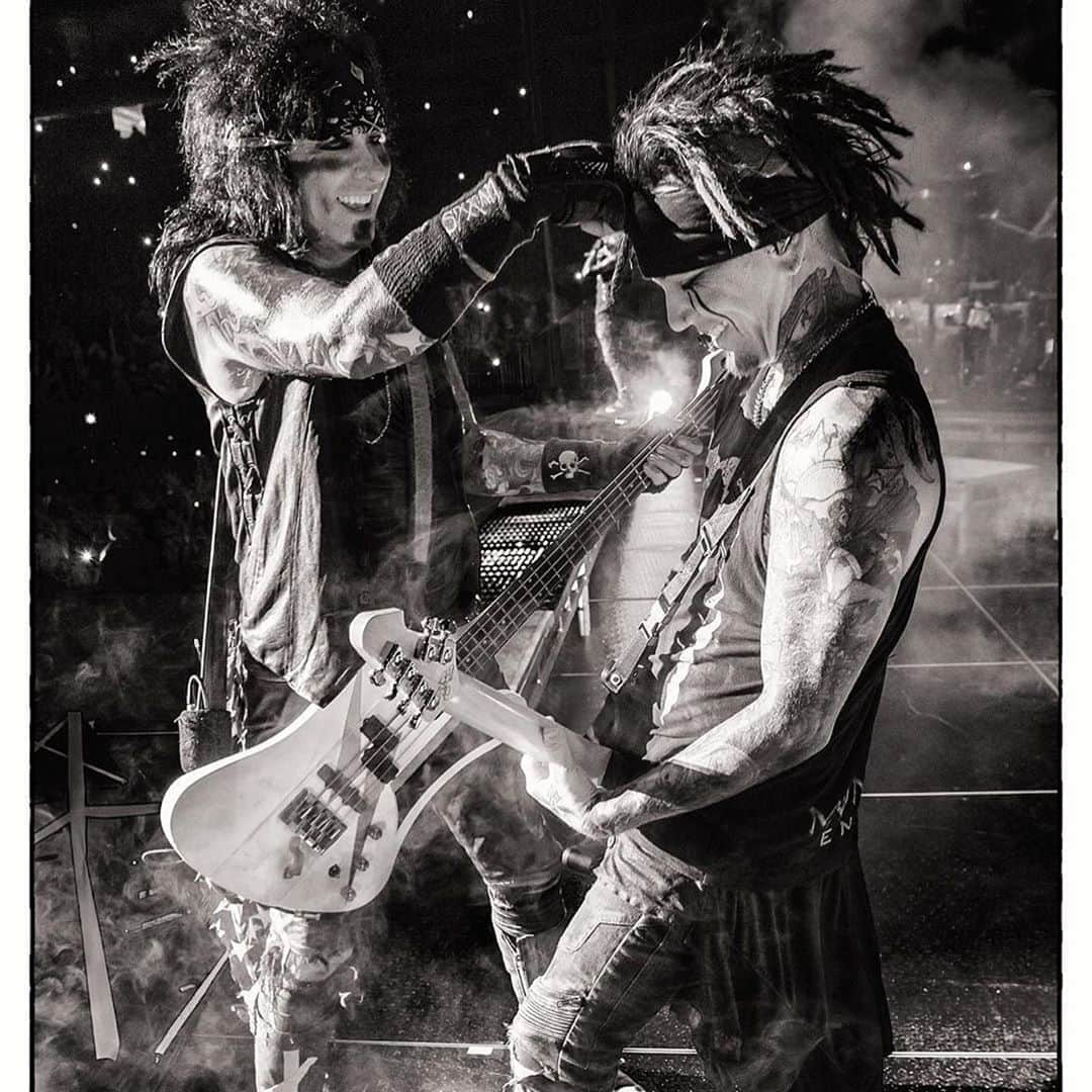 SIXX:A.M.のインスタグラム：「📷 @dustinjackphoto . #tbt messing around on stage with @sixxam #nikkisixx #djashba #jamesmichael . I miss live rock n roll tremendously #dustinjackphotography #sixxam」