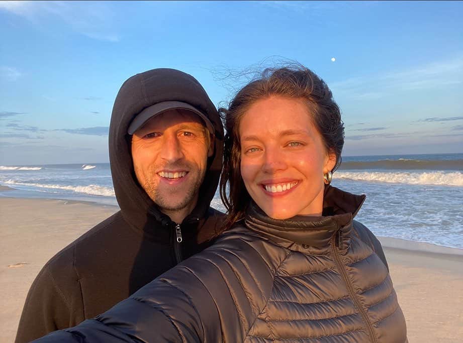 エミリー・DiDonatoのインスタグラム：「Happy 2 year wedding anniversary to my KP! Thanks for putting up with all of my selfies ❤️😂 I love you!」