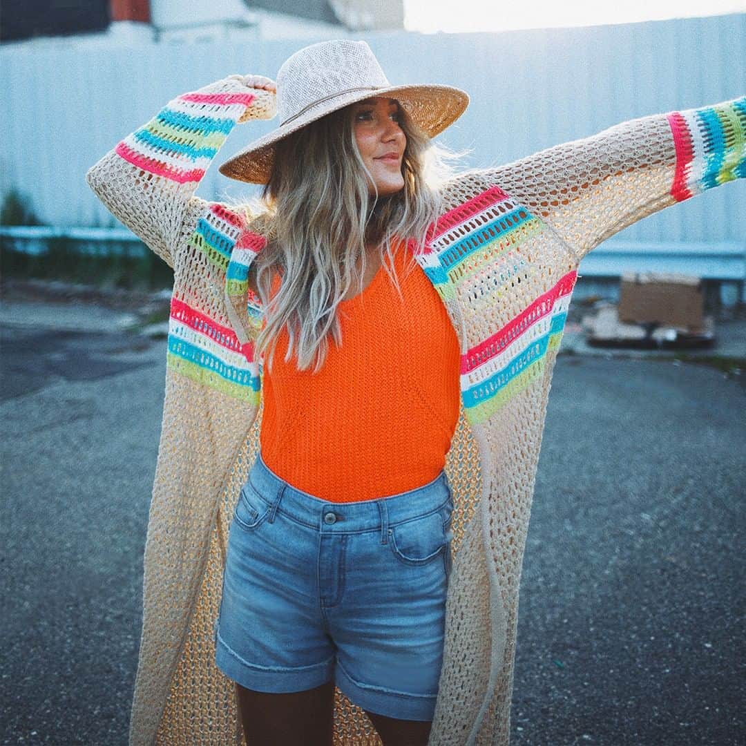 Wal-Mart Stores, Incのインスタグラム：「The @scoop summer collection is here! From eye-catching neon shades to easy-to-style accessories, see everything our @walmartfashion editors are coveting this season. #WalmartFashion 📸 @caitlynwarakomski」