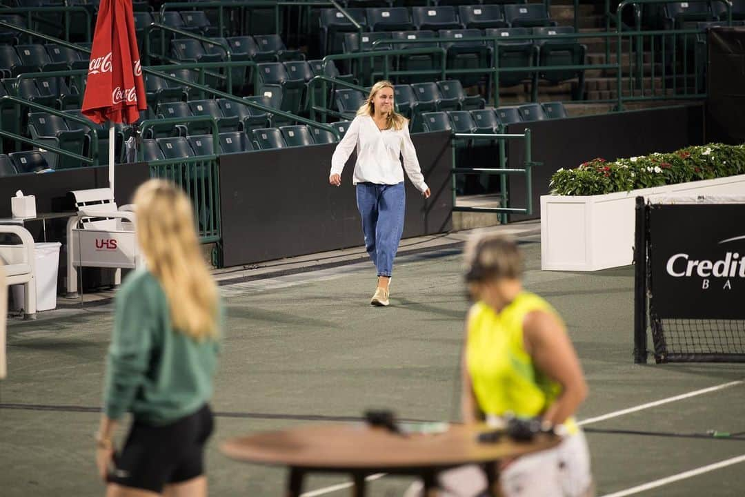 ソフィア・ケニンさんのインスタグラム写真 - (ソフィア・ケニンInstagram)「So happy to be back in Charleston! #TeamPeace ✌🏼 Let’s go girls;))」6月24日 1時37分 - sofia.kenin