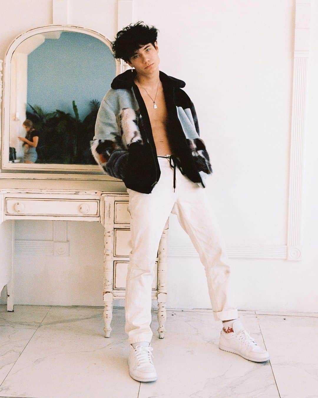 のインスタグラム：「/ WHO REMEMBERS THESE PHOTOS? - • if you do- comment: “❤️” or “me”」