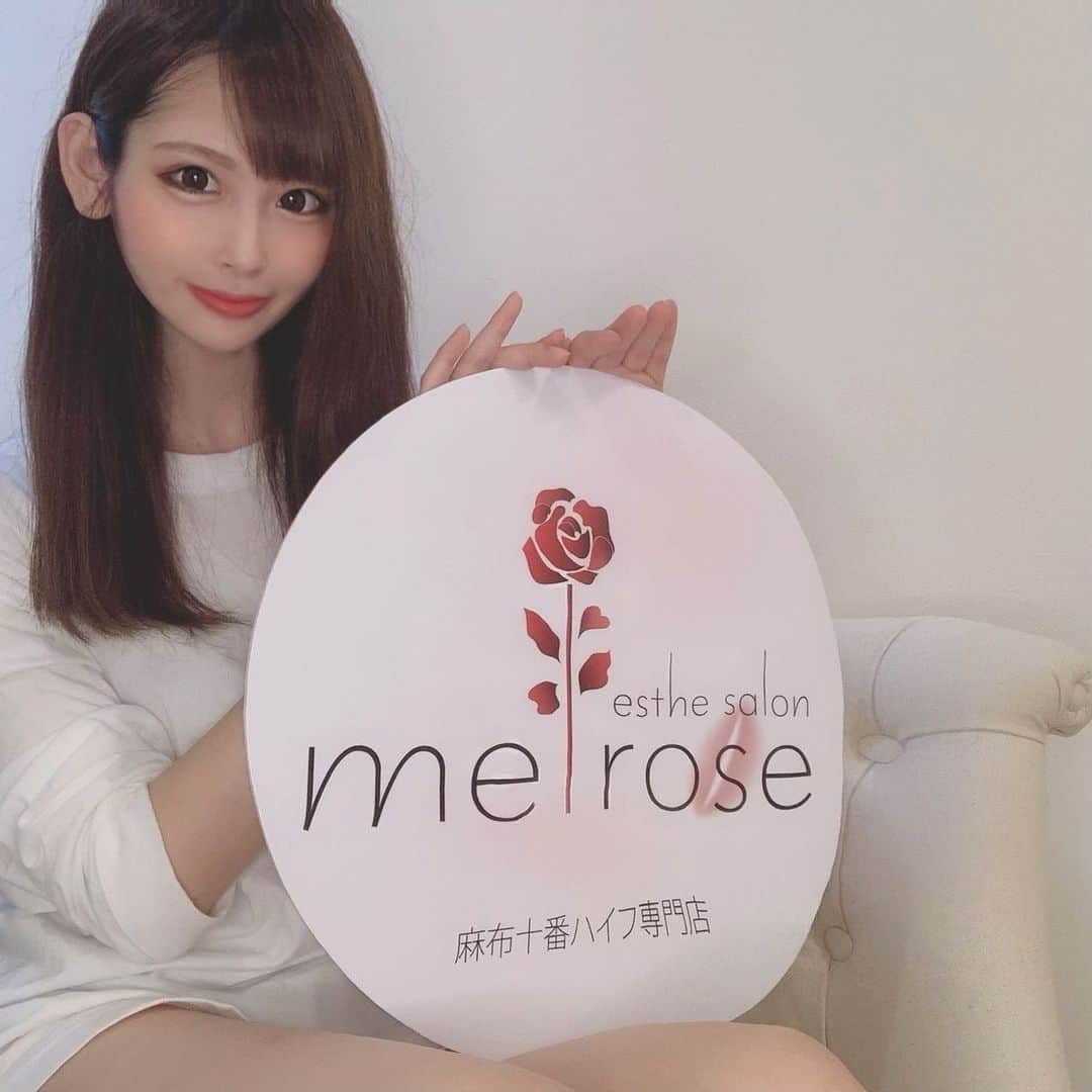 ひなぴーまるのインスタグラム：「先週Openしたメルローズさんに🌹浮腫みも肩凝りも楽に🤣何と!!22000円の全身ボディメイクコースがひなぴーのインスタみたでお得な7800円になります!!! @melrose15」