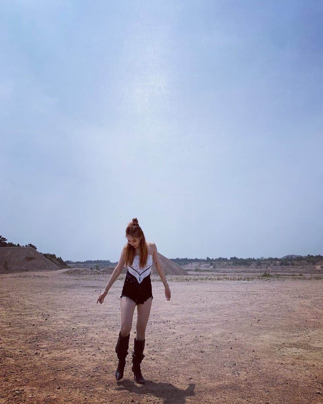 ヒョナ さんのインスタグラム写真 - (ヒョナ Instagram)「☀️」6月24日 2時03分 - hyunah_aa