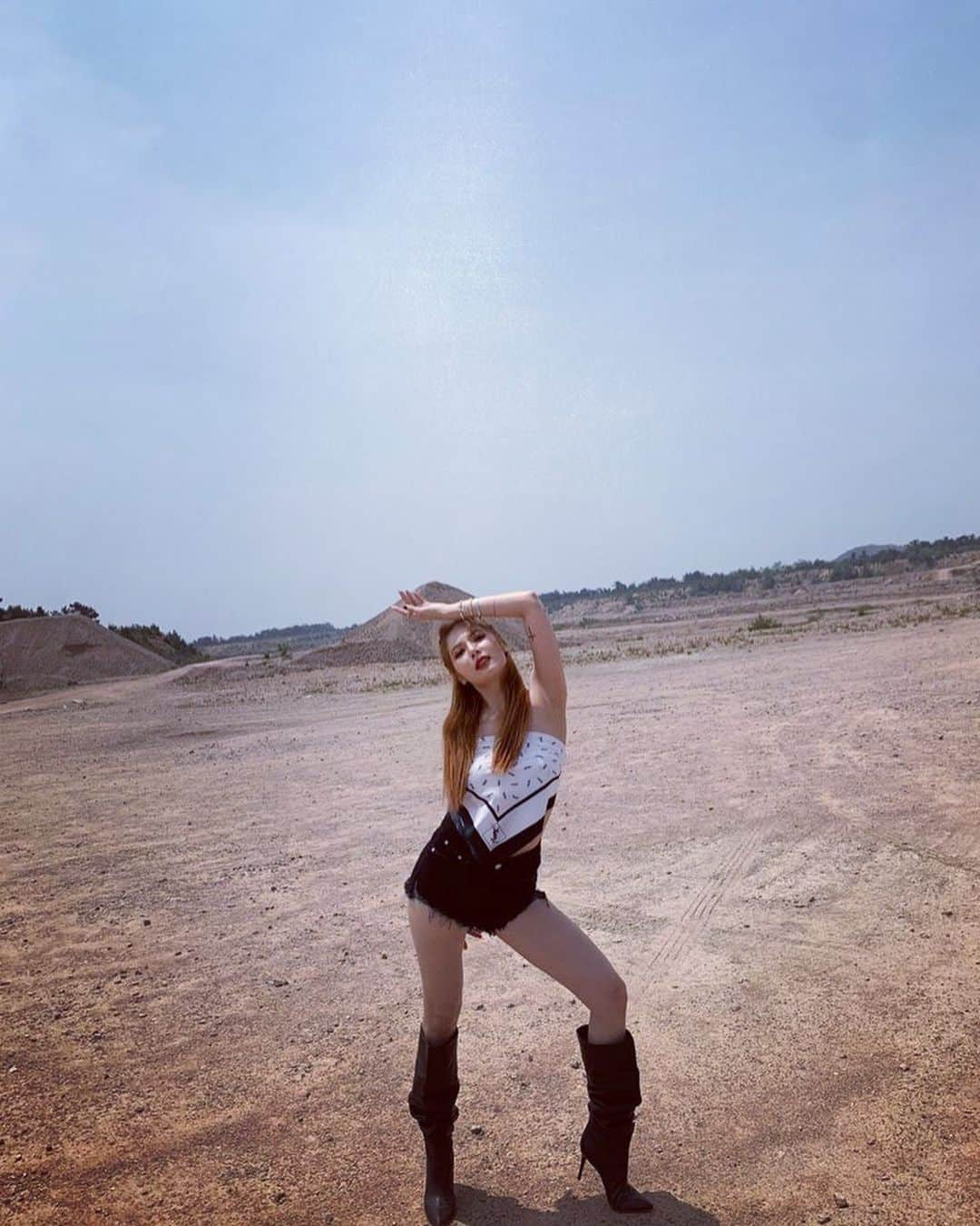 ヒョナ さんのインスタグラム写真 - (ヒョナ Instagram)「☀️」6月24日 2時03分 - hyunah_aa