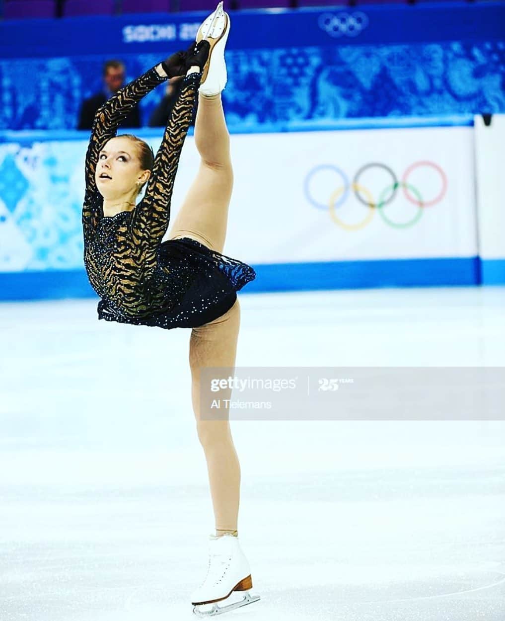 ナタリヤ・ポポワのインスタグラム：「Happy Olympic Day!✨⛸Keep fighting for your dreams and goals! #olympicday #higherfasterstronger #sochi」