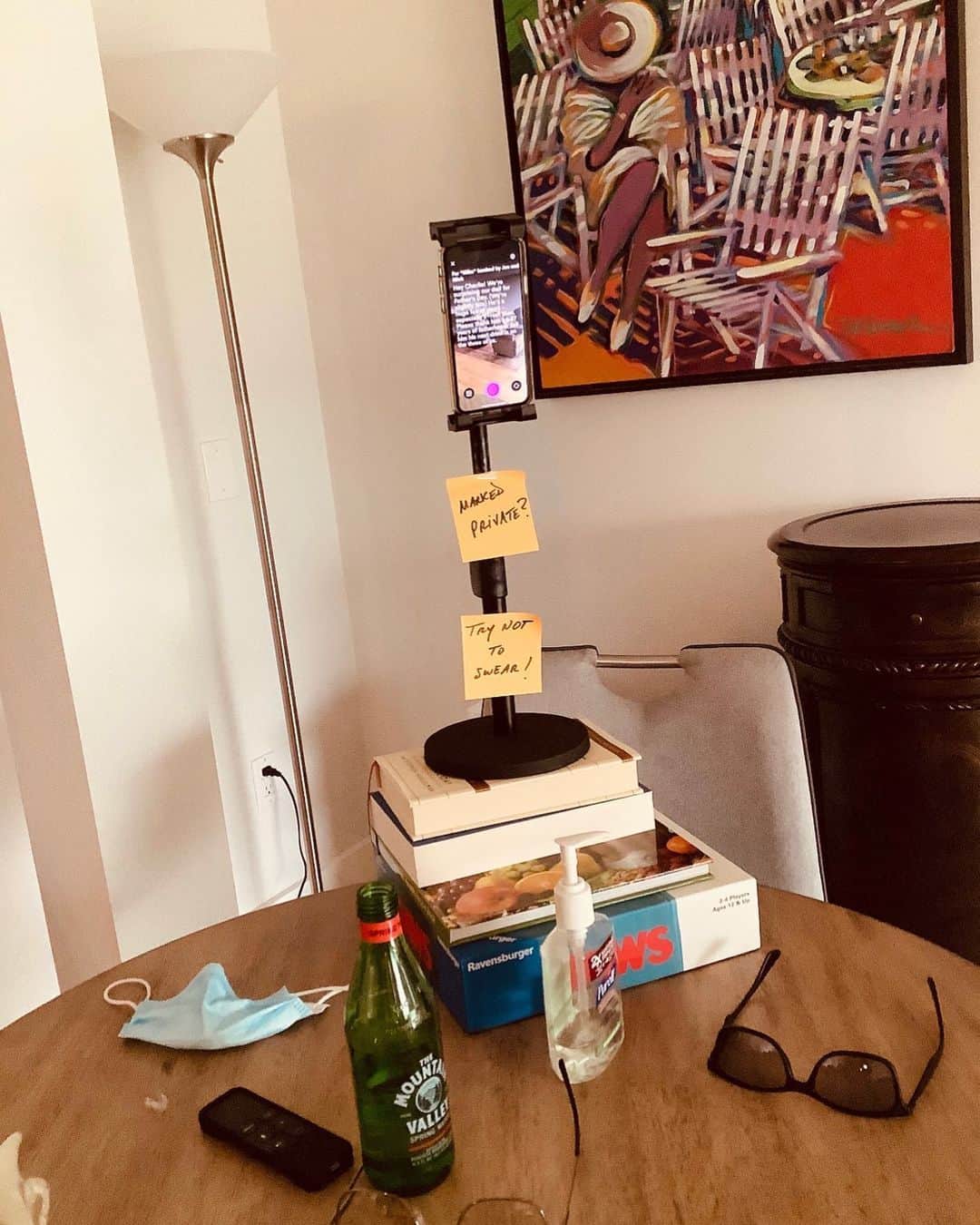 チャーリー・シーンのインスタグラム：「a peek behind  the curtain into my cutting edge high-tech and grossly over staffed  Cameo Studio. 💃🏼©️💃🏼」
