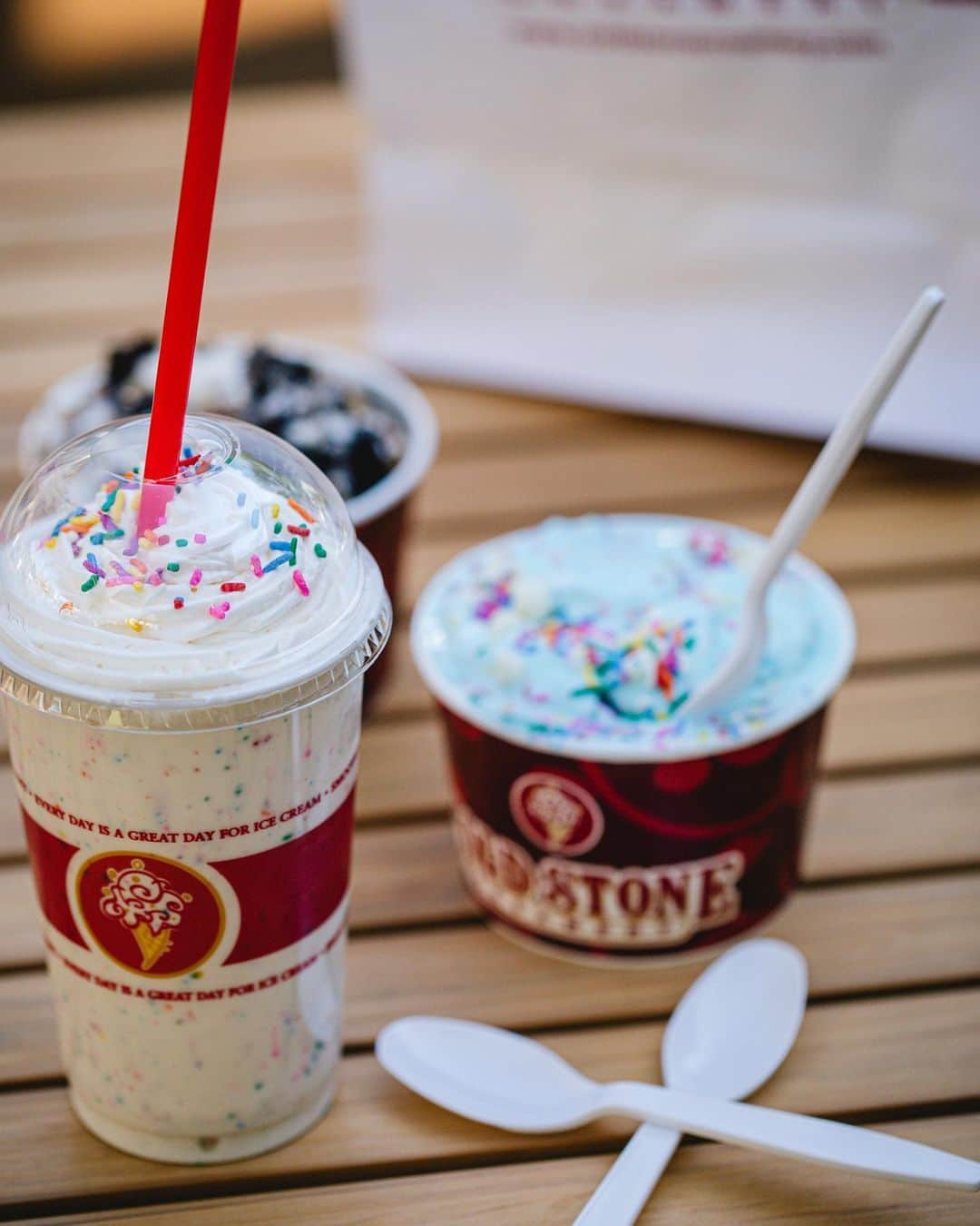 コールド・ストーン・クリーマリーのインスタグラム：「Earn a bonus $5 Reward by making two purchases at Cold Stone! 🎉🍦😋 Simply log into your account or sign up, make two qualifying purchases*, online or in-store from now to July 2, 2020 and receive a bonus $5 Reward!** {link in bio to order} . . . *Qualifying purchases must be $5 or more and cannot be made with discounts, coupons, offers, or promotions. Limit one qualifying purchase per day. Points are not earned for third party delivery, gift card purchases, gratuities, coupons, discounts, taxes, or receipt adjustments. Valid only at participating locations. **Bonus Reward will be awarded on July 7th, 2020.」