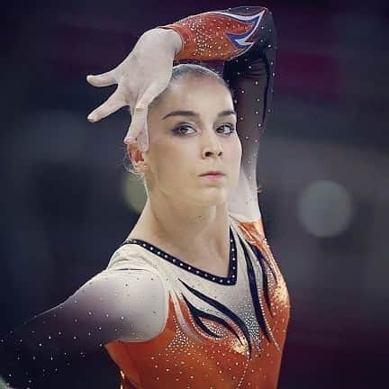 ヴェラ・ファン・ポールのインスタグラム：「Happy Olympic Day 🤩 #olympicday」