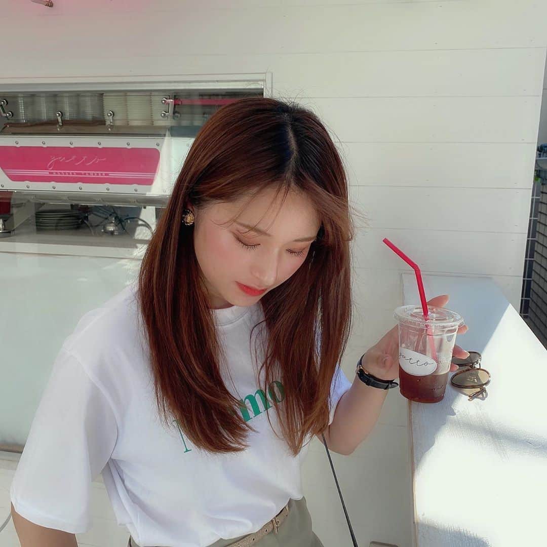 のインスタグラム：「・ すましてるよーに見せてーの笑いすぎ😂😂 いつもいつも友達には感謝🙇‍♂️🙏 ありがとう🥺💚 ・」