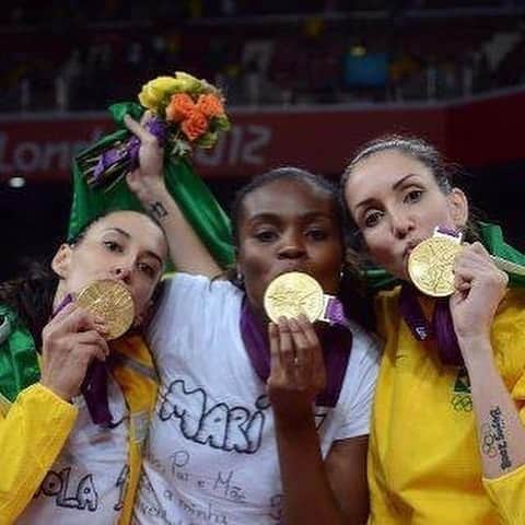シェイラ・カストロさんのインスタグラム写真 - (シェイラ・カストロInstagram)「#olympicday #diaolimpico #bicampeaolimpica #twiceolympicchampion」6月24日 2時51分 - sheillacastro