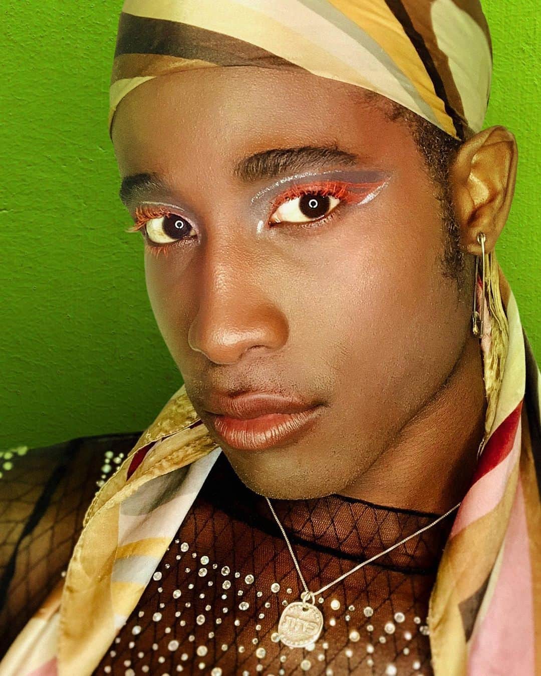 Smashboxのインスタグラム：「Get to know @corywalkers in our #SmashboxSpotlight 🔦:⁣⁣ ⁣ “I want Black queer kids to know the magic that lives within them. To not just know but feel like they can do, be and have anything they want. That they have every right to take up and own space. We need them.” 🌈🖤🤎🌈」