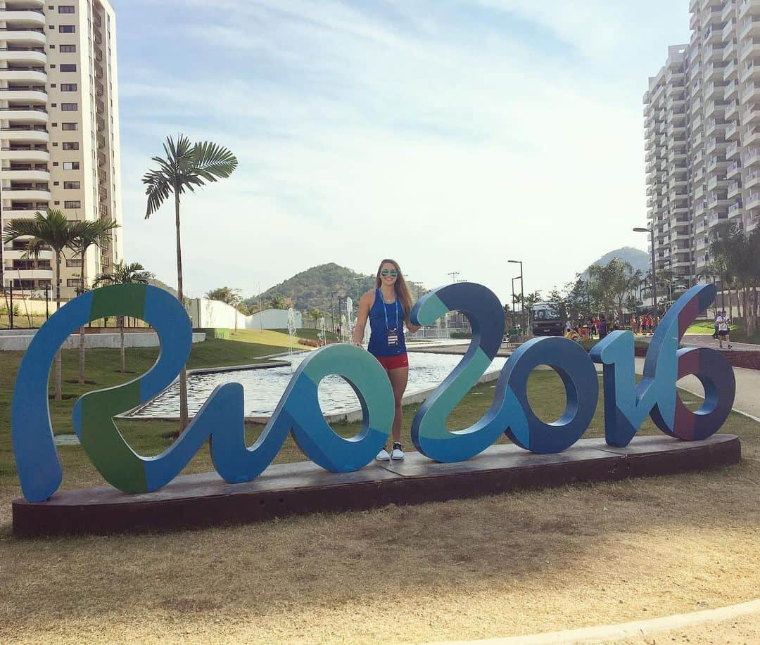 マッティ・ロジャーズのインスタグラム：「Olympic Day 💙❤️🖤💛💚 - - - This was when I was the “first alternate” for the Rio 2016 Olympics. I had expectations after being convinced to go even after not officially making the team of staying in the village, training with the athletes & getting a full “Olympic experience”. What I got was the exact opposite of that, BUT through being absolutely heartbroken and it feeling like it was all being shoved in my face, I grew. I became bitter, yes, but I became tougher. I became more vicious. I broke so much, that I built myself back up so hardened & so hungry that I couldn’t be knocked down again. And for that I am thankful. So on this Olympic day, I am thankful for what I thought at the time was a terrible experience being the “first loser”, “missing my chance”, “being fucked over”, whatever other negative things that circled in my head for months after. I was taught lessons about myself and my resilience that I don’t know if I would have learned otherwise. 4 years later, the fire that the 2016 Olympics created burns brighter than ever.」