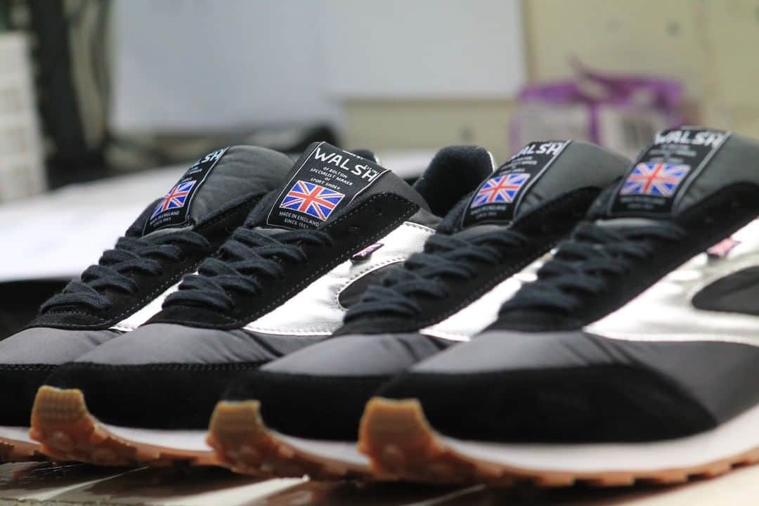 ウォルシュのインスタグラム：「The Horwich Black 😍 . . . #normanwalshuk #normanwalsh #britishmanufacturing #madeinbritain #ukmfg #shoes #footwear #sneakers #mens #mensstyle #mensfashion #sports #sport #athleisure #british #ootd」