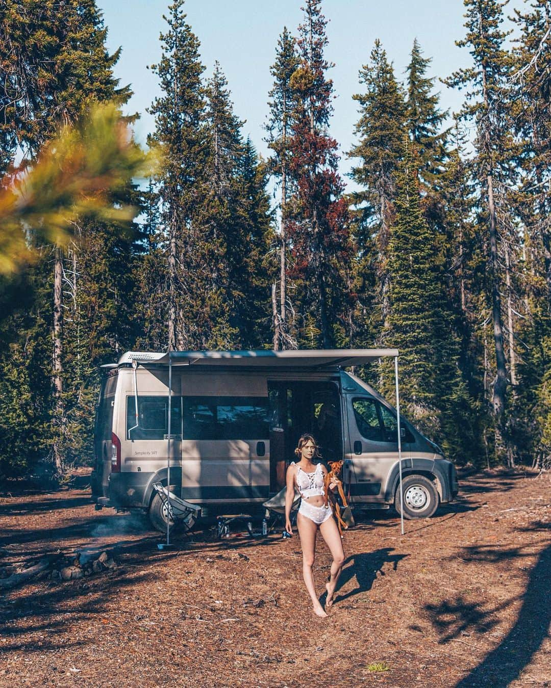 サラ・ジーン・アンダーウッドさんのインスタグラム写真 - (サラ・ジーン・アンダーウッドInstagram)「@fashionnova PJ one piece fashionnovapartner. Vanlife (SWIPE!) First outing in our new adventure mobile. Don’t worry we still have the truck cabin, just opting for a little more comfort as we grow older 👵🏻🧓🏻🐕 . PJ “stole your heart eyelet ruffle teddy” . #novababe #vanlife #homeiswhereyouparkit #ootd」6月24日 3時12分 - saraunderwood