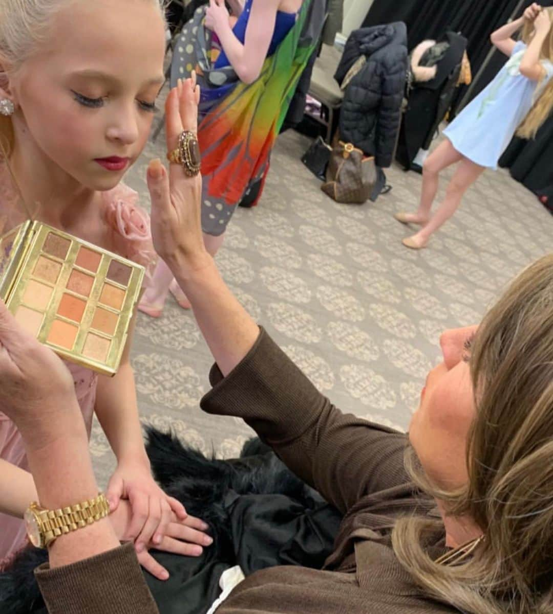 アビー・リー・ミラーさんのインスタグラム写真 - (アビー・リー・ミラーInstagram)「Never have I ever... known 2 Minis to rock the Dance Community like ~ @lillykofficial now age 12 @ellianawalmsley_  age 13 You 2 have been such a joy to work with, teach, train, correct, travel, eat, shop and most importantly laugh with together! I love you 2 with all of my heart! Finally, 1 in 12 & under and 1 in 13 & over! We’ve got this! I think that last photo was truly the beginning of Double Trouble on Dance Moms!!! #birthday #birthdaygirl #abbyleedancecompany #abby #abbyleemiller #losangeles #aldcla #ALDC #pittsburgh #UK #mexico #travel #dance #dancers #amazing #brilliant #fun #winner #winners #duet #aldcalways #aldcminis」6月24日 3時22分 - therealabbylee